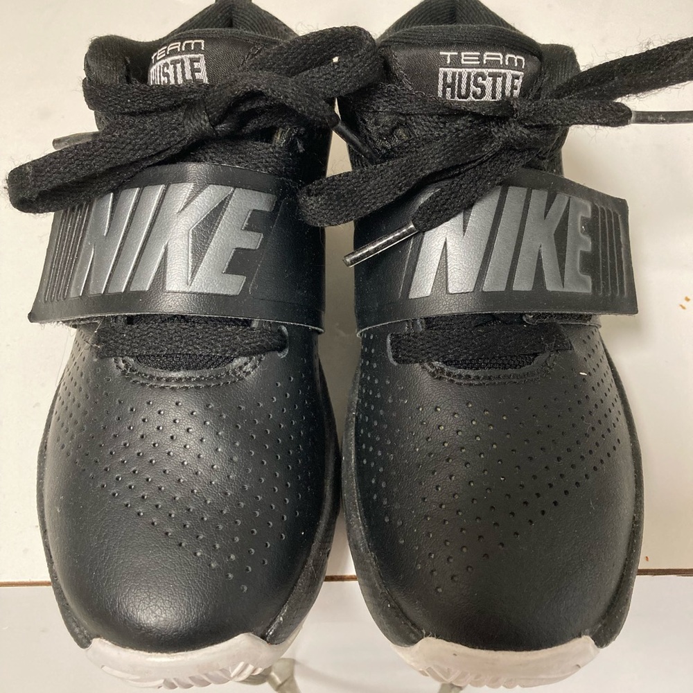 Nike Kids Team Hustle Black Velcrow Sneaker